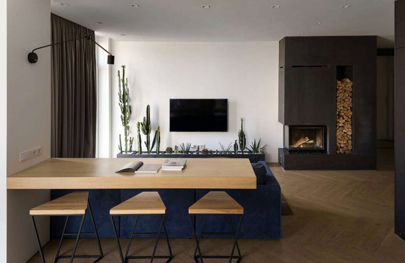 deze woonkamer hebben ze een plantenbak als TV meubel | Inrichting-huis.com