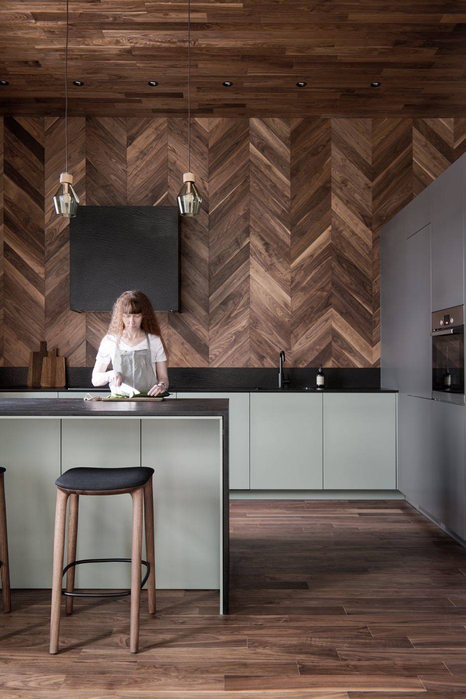 Beschikbaar frequentie voetstappen Keuken met houten houten vloer-, plafond-, en wandbekleding |  Inrichting-huis.com