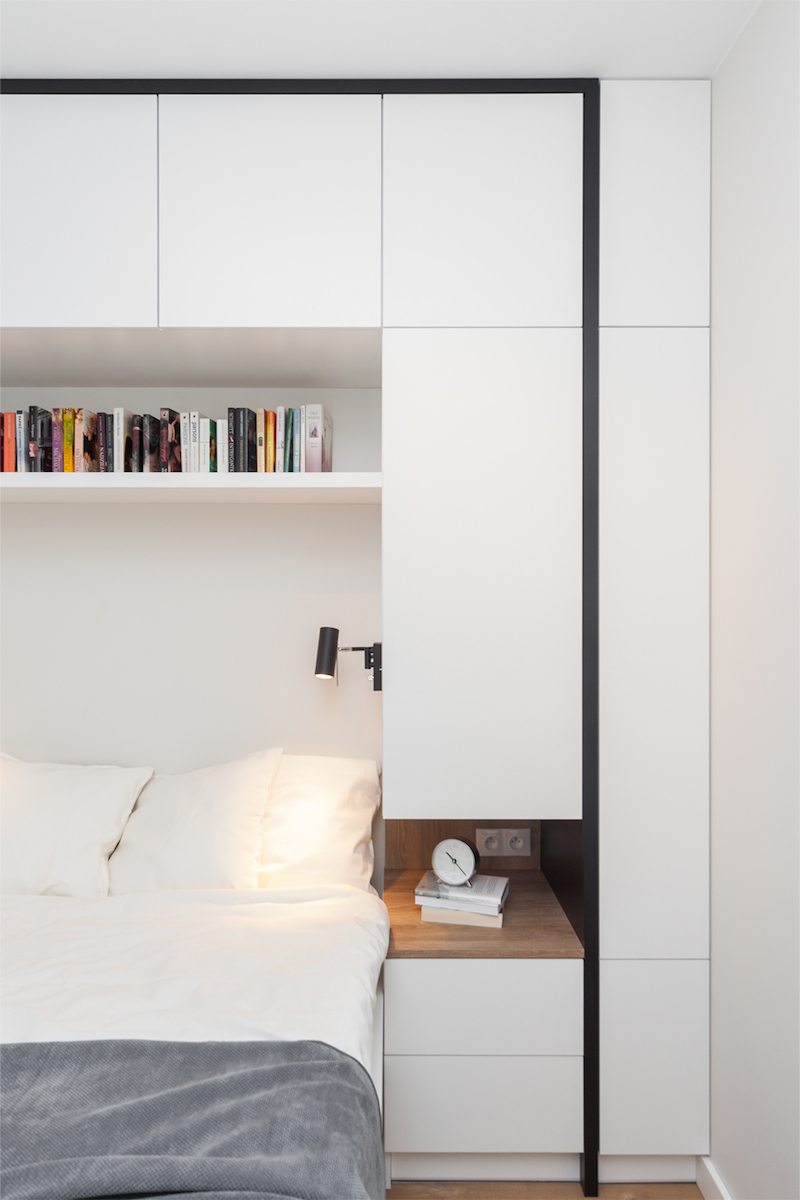 Gepensioneerde Kwalificatie tijger Deze kleine moderne slaapkamer is voorzien van een strakke multifunctionele  wandkast | Inrichting-huis.com