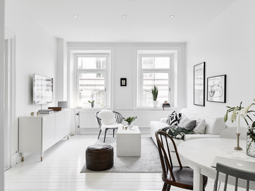 pil Stationair Vijandig Kleine witte woonkamer met witte meubels | Inrichting-huis.com
