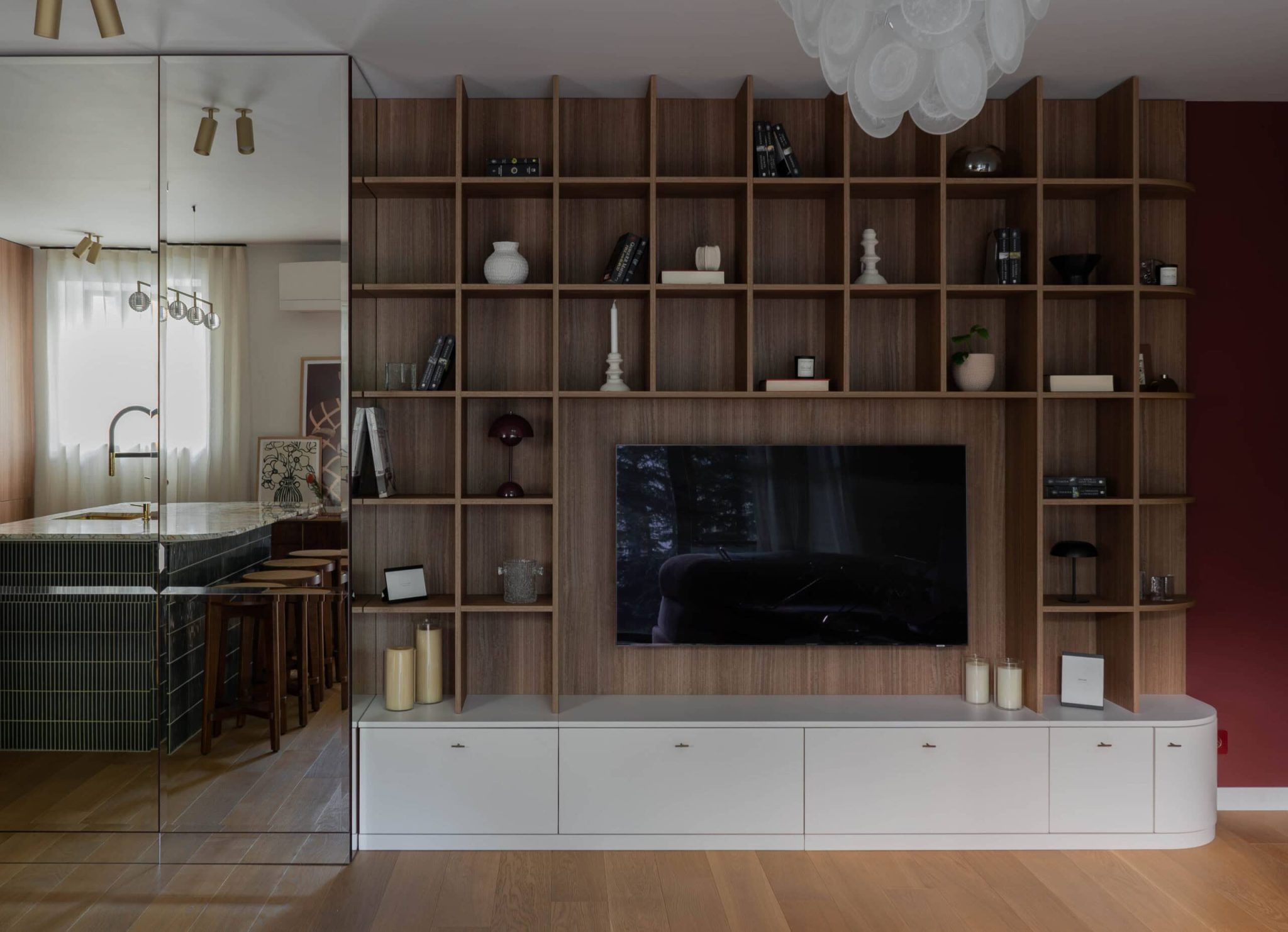 maatwerk kastenwand boekenkast tv meubel ronde hoeken