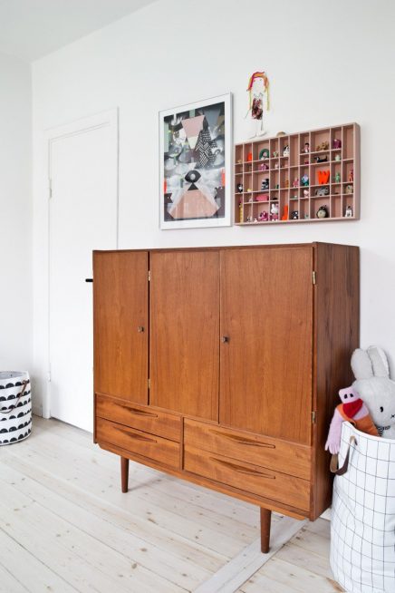 Mix van retro en Scandinavische meubels in de kinderkamer van 6-jarige Olivia |