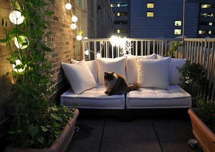 Individualiteit envelop zomer Romantisch balkon met licht | Inrichting-huis.com