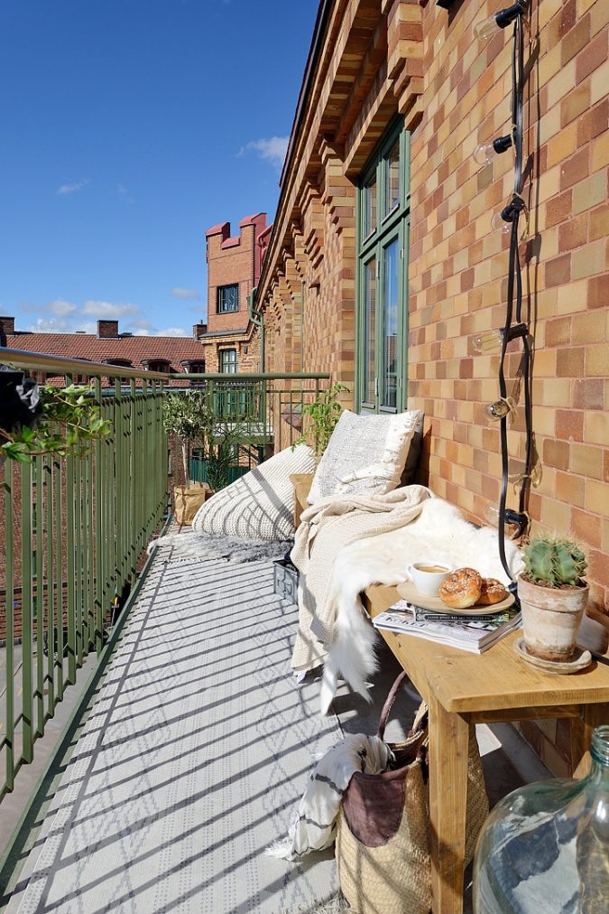 Zonnig balkon op het westen