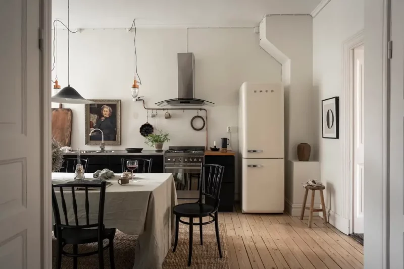 zwarte keuken vintage vibe keuken smeg koelkast